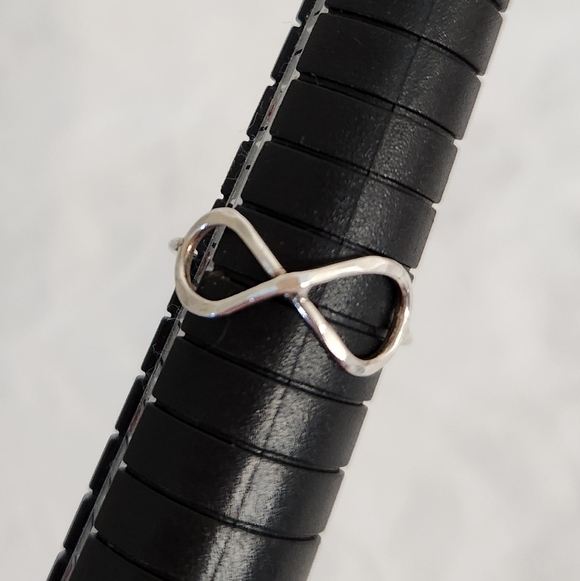 Antique Silver Infinity Ring - Picture 3 of 11